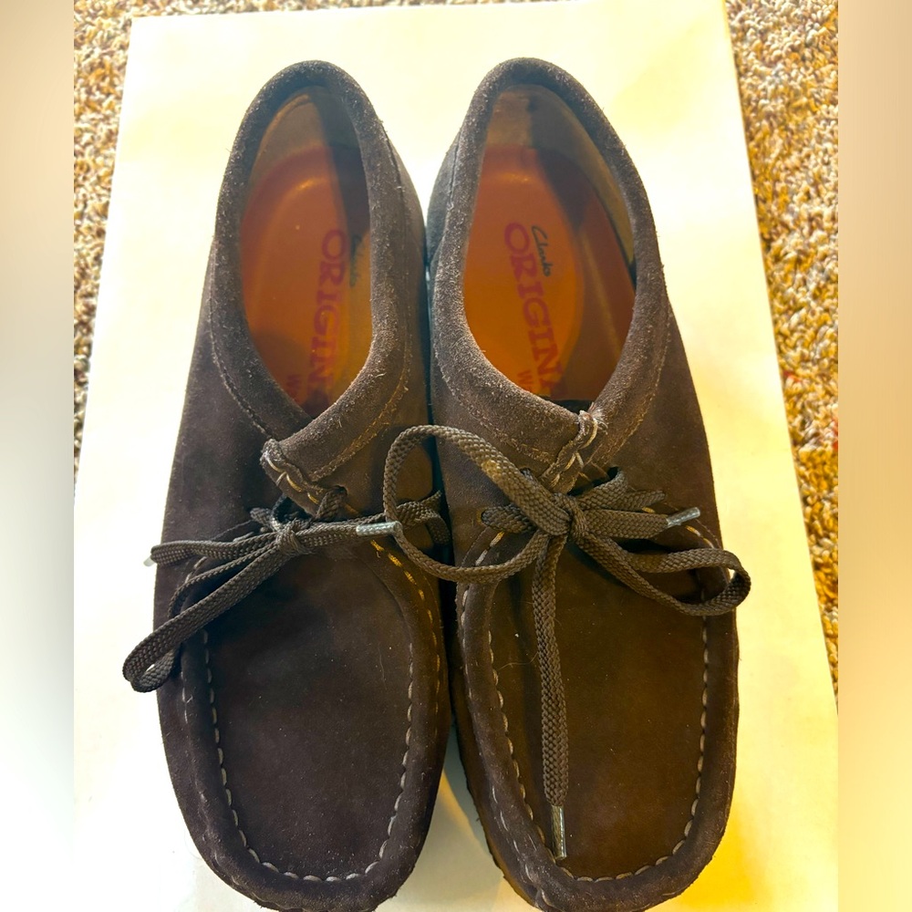 Clark’s Wallabee’s 
Brown suede
Size 8